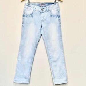 Amethyst Body Con Low Rise Light Wash Cropped Capri Soft Denim Skinny Jeans